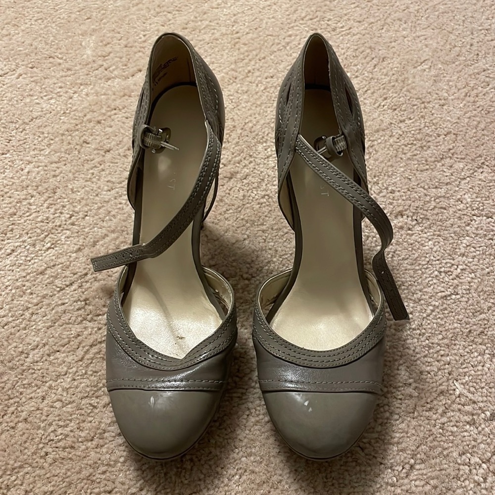 Mary Jane pumps heels